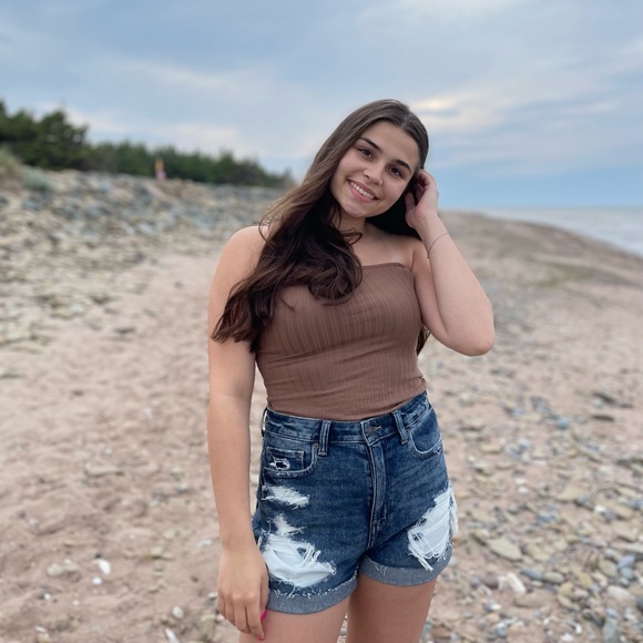 Meet your Posher, Chloé - Picture 1 of 1